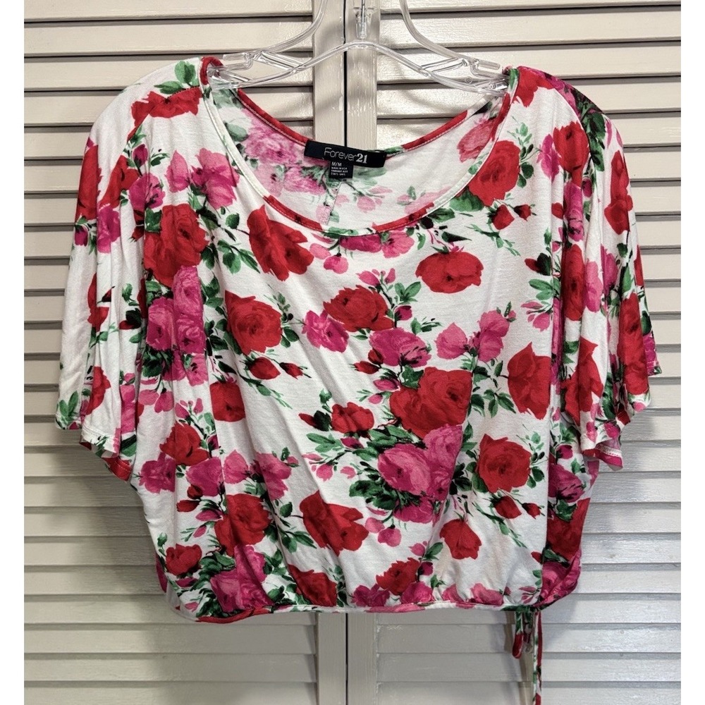Forever 21 Floral Red/Pink Crop Short Sleeve Top Size M Tie Hem Flowy Colorful